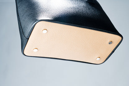 NT BAG -- BLACK/GOLD